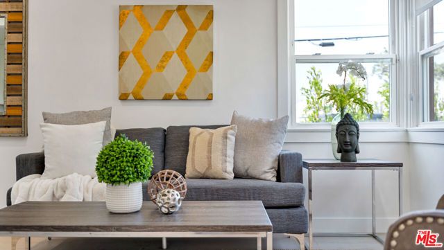 6763 Case Avenue, North Hollywood (los Angeles), CA 91606