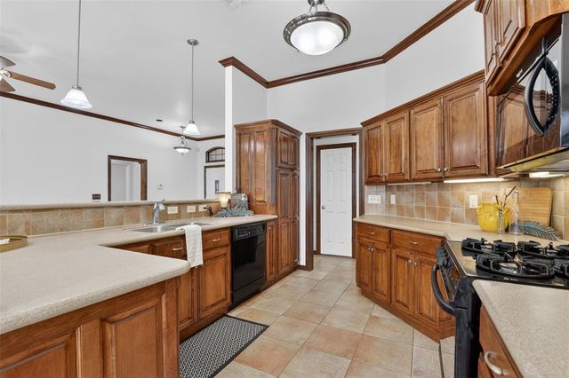 2038 Tall Grass Circle, Edmond, OK 73012