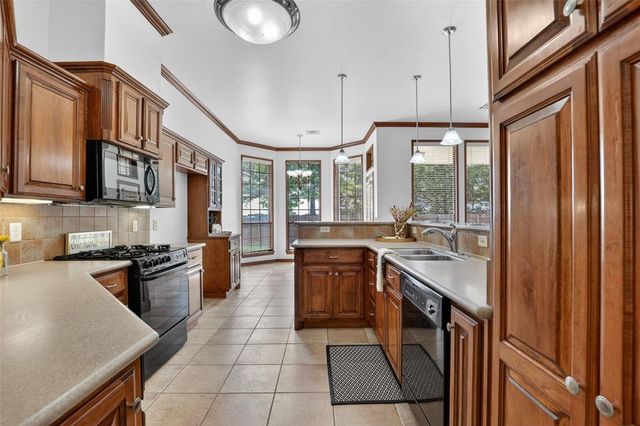 2038 Tall Grass Circle, Edmond, OK 73012