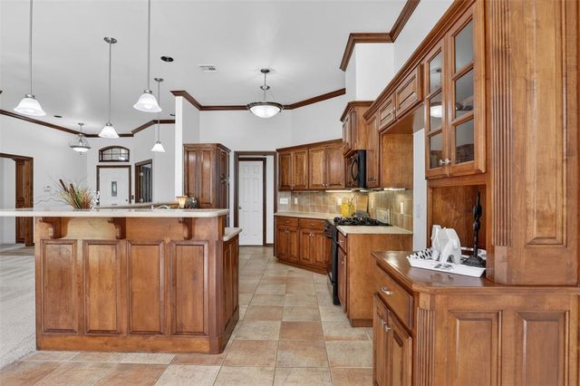 2038 Tall Grass Circle, Edmond, OK 73012