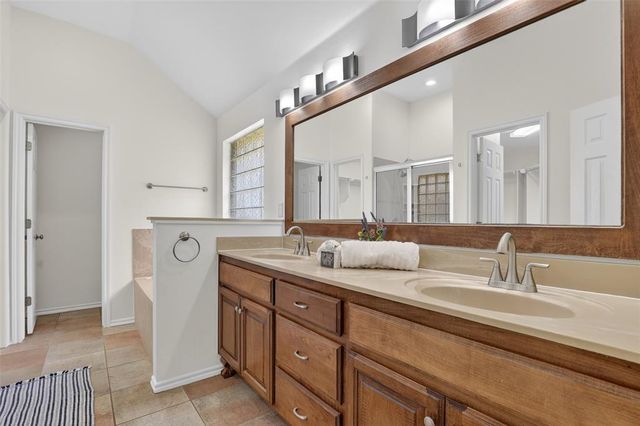 2038 Tall Grass Circle, Edmond, OK 73012