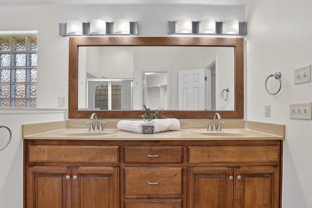 2038 Tall Grass Circle, Edmond, OK 73012