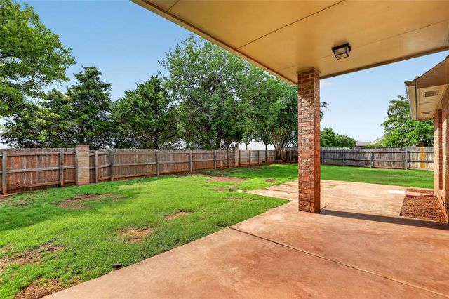 2038 Tall Grass Circle, Edmond, OK 73012
