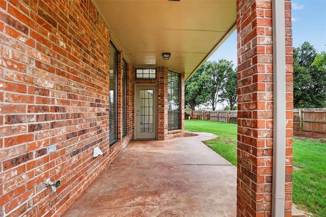 2038 Tall Grass Circle, Edmond, OK 73012