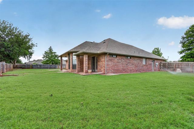 2038 Tall Grass Circle, Edmond, OK 73012