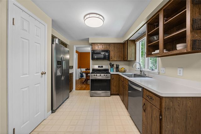 32 Autumn Oak Cir, Penfield, NY 14526