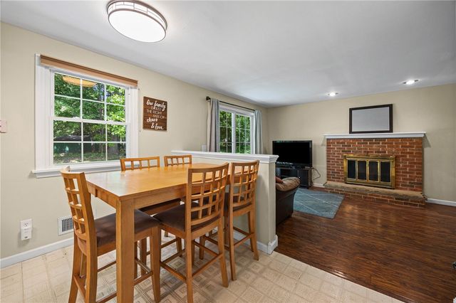 32 Autumn Oak Cir, Penfield, NY 14526