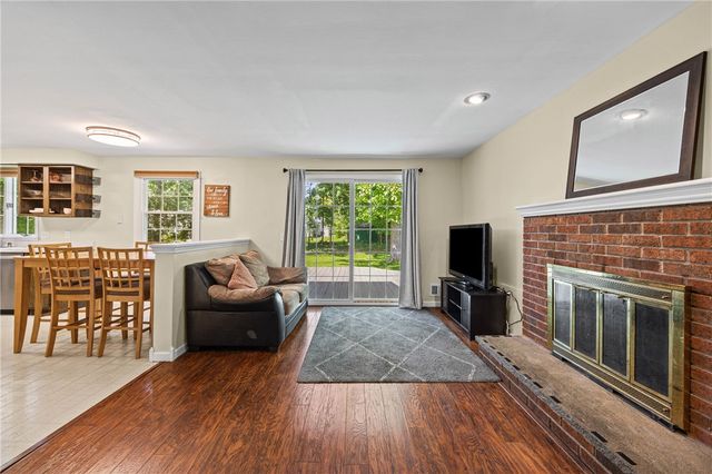 32 Autumn Oak Cir, Penfield, NY 14526