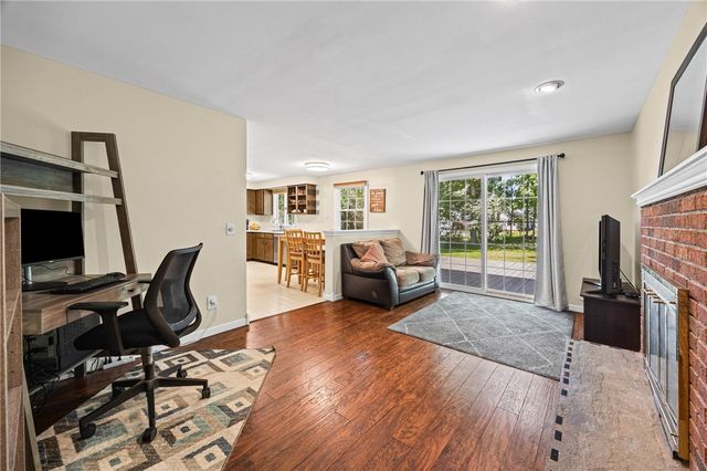 32 Autumn Oak Cir, Penfield, NY 14526