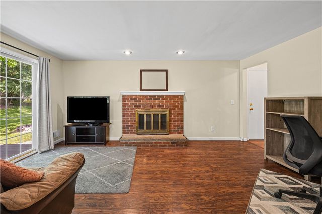 32 Autumn Oak Cir, Penfield, NY 14526