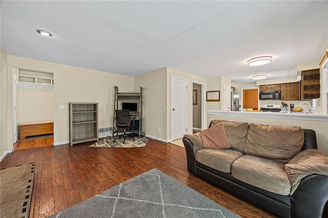 32 Autumn Oak Cir, Penfield, NY 14526