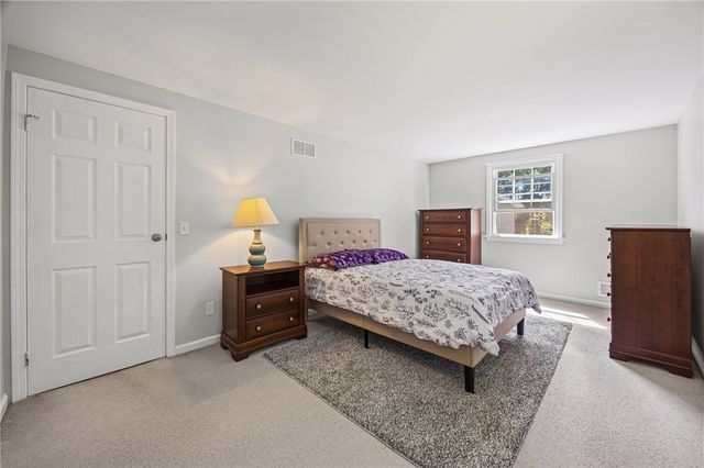 32 Autumn Oak Cir, Penfield, NY 14526