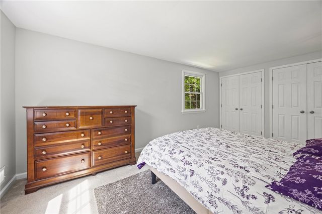 32 Autumn Oak Cir, Penfield, NY 14526