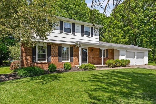 32 Autumn Oak Cir, Penfield, NY 14526