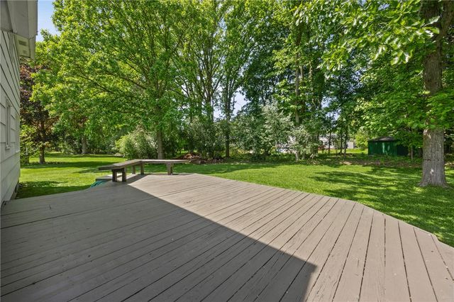 32 Autumn Oak Cir, Penfield, NY 14526