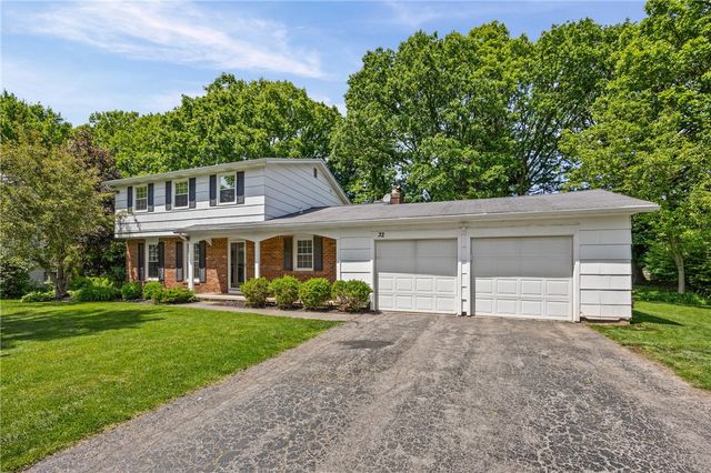 32 Autumn Oak Cir, Penfield, NY 14526