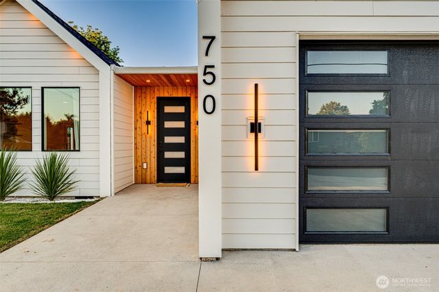 750 Washington Street, Woodland, WA 98674