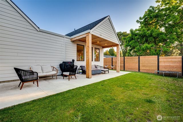 750 Washington Street, Woodland, WA 98674