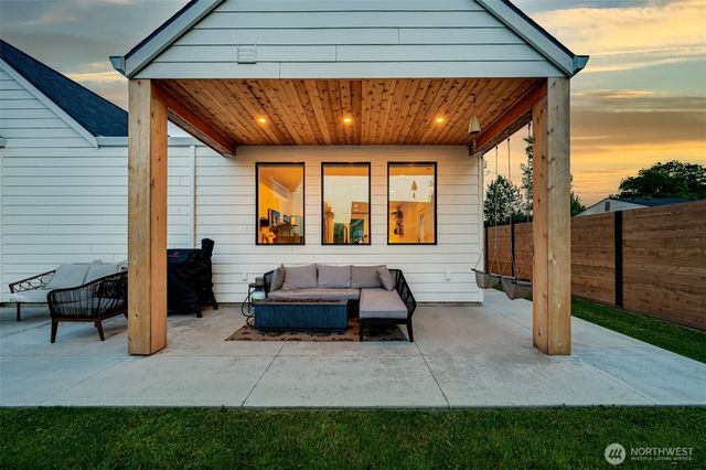 750 Washington Street, Woodland, WA 98674