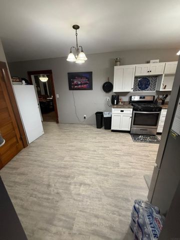 512 1st AVE NE, Oelwein, IA 50662