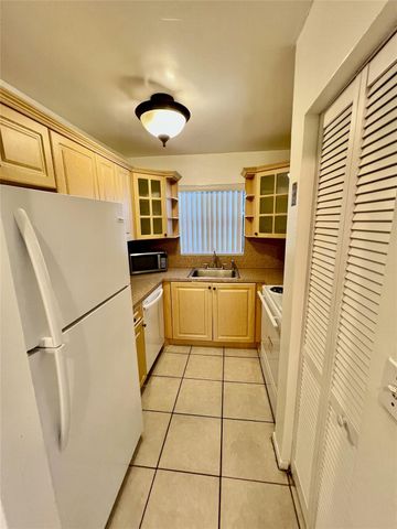 13500 NE 3rd Court 412, North Miami, FL 33161