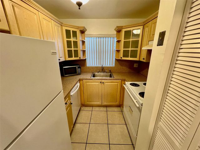 13500 NE 3rd Court 412, North Miami, FL 33161