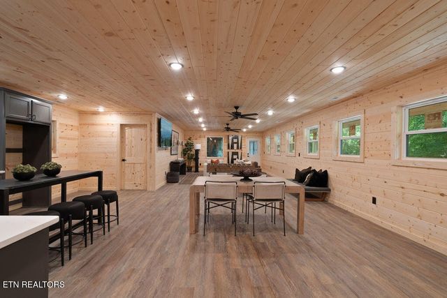 927 Carvers Lane, Sevierville, TN 37876