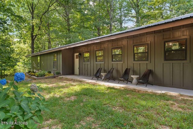 927 Carvers Lane, Sevierville, TN 37876
