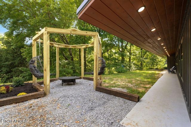 927 Carvers Lane, Sevierville, TN 37876