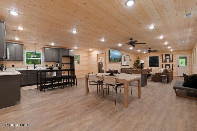 927 Carvers Lane, Sevierville, TN 37876
