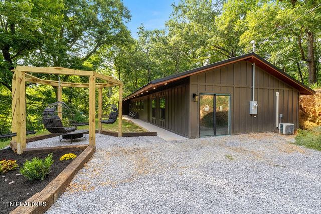 927 Carvers Lane, Sevierville, TN 37876