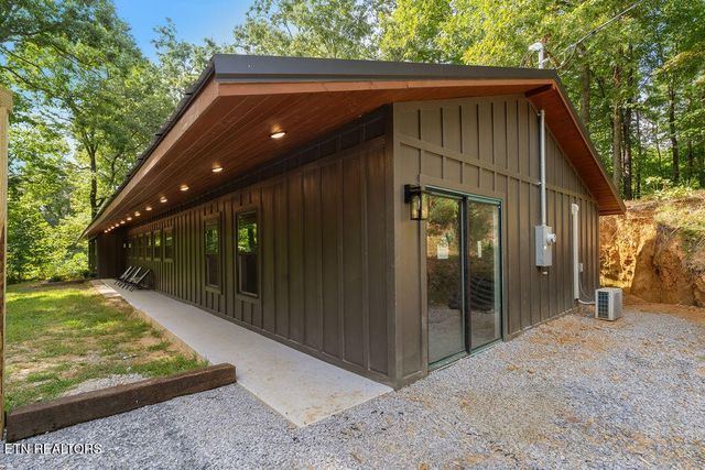 927 Carvers Lane, Sevierville, TN 37876