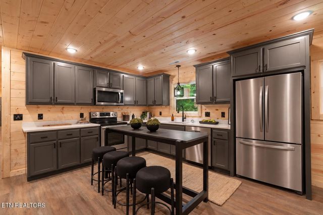 927 Carvers Lane, Sevierville, TN 37876