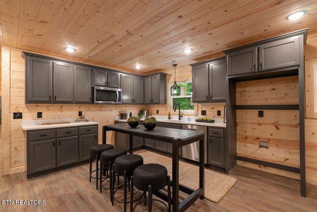 927 Carvers Lane, Sevierville, TN 37876
