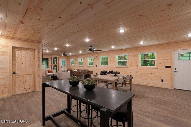 927 Carvers Lane, Sevierville, TN 37876