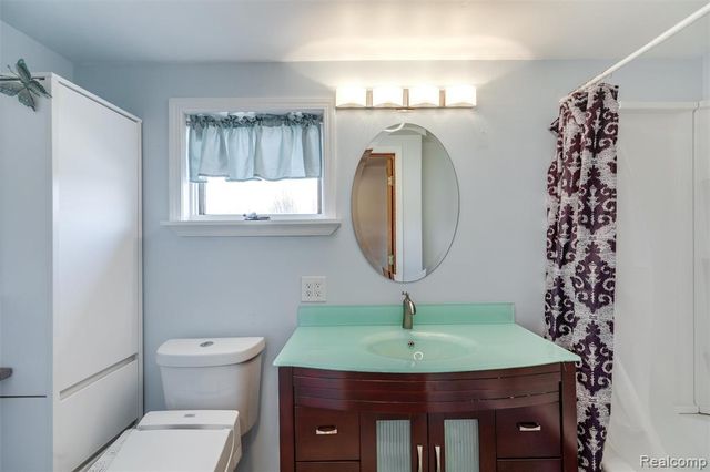 29436 Walnut Street, Flat Rock, MI 48134