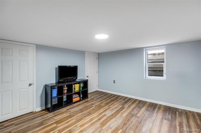 29436 Walnut Street, Flat Rock, MI 48134