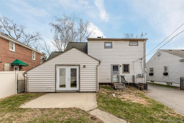 29436 Walnut Street, Flat Rock, MI 48134