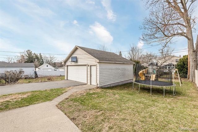 29436 Walnut Street, Flat Rock, MI 48134