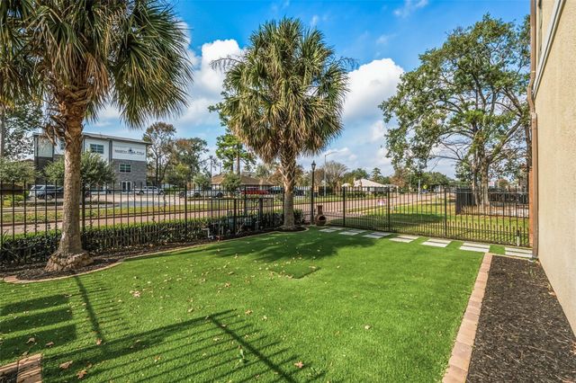 1302 Antoine Drive A, Houston, TX 77055