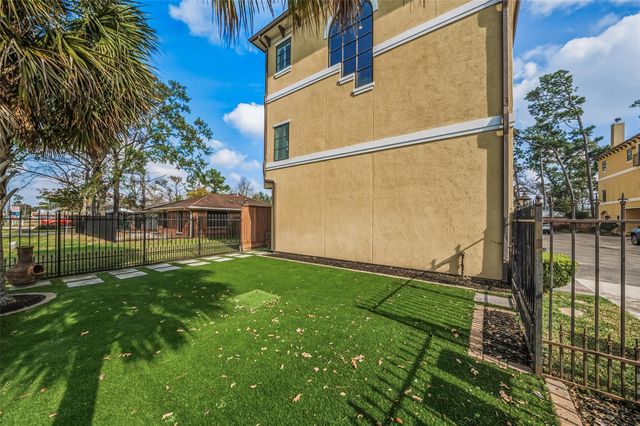 1302 Antoine Drive A, Houston, TX 77055