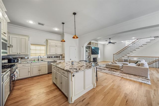 1302 Antoine Drive A, Houston, TX 77055