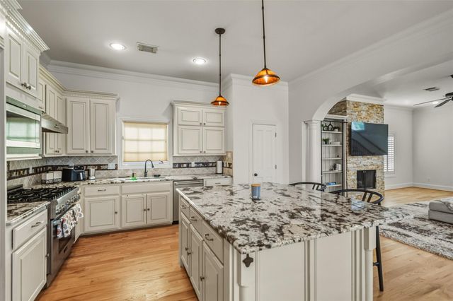 1302 Antoine Drive A, Houston, TX 77055