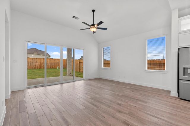 15026 Mission Avenue, Mont Belvieu, TX 77523