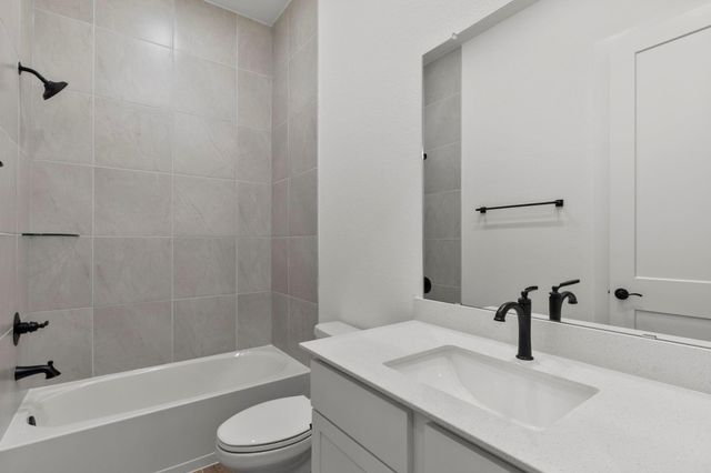 15026 Mission Avenue, Mont Belvieu, TX 77523