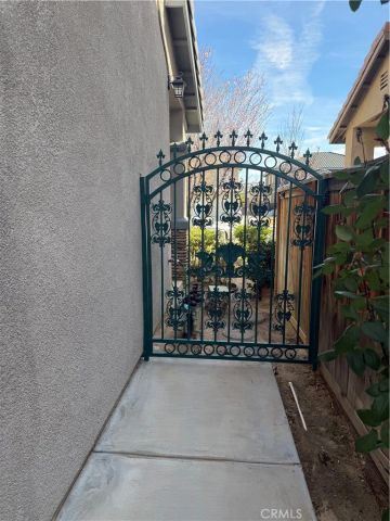 15082 Quicksilver Drive, Victorville, CA 92394