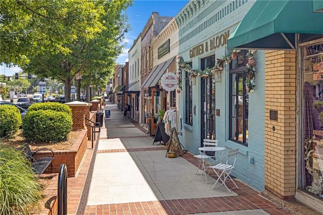 424 Montclair Court, Woodstock, GA 30188