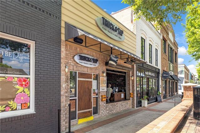 424 Montclair Court, Woodstock, GA 30188