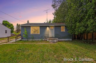 643 E Sternberg Road, Norton Shores City, MI 49441