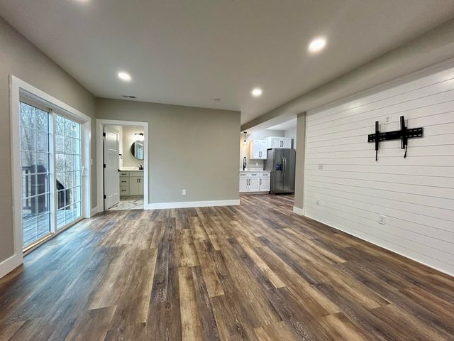 387 Falls Creek Way, Somerset, KY 42503